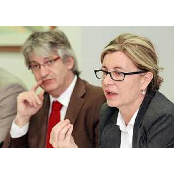 Renzo Tondo (Presidente Friuli Venezia Giulia) e Sandra Savino (Assessore regionale Finanze) nel corso dell'incontro con senatori, onorevoli, rappresentanti dei gruppi politici in consiglio regionale e parlamentari europei eletti in Friuli Venezia Giulia. (Udine 05/11/10)