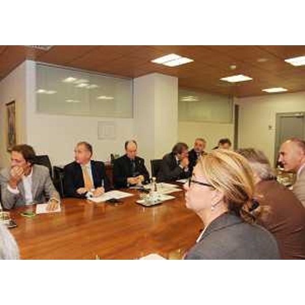 Sandra Savino (Assessore regionale Finanze) nel corso dell'incontro con senatori, onorevoli, rappresentanti dei gruppi politici in consiglio regionale e parlamentari europei eletti in Friuli Venezia Giulia. (Udine 05/11/10)