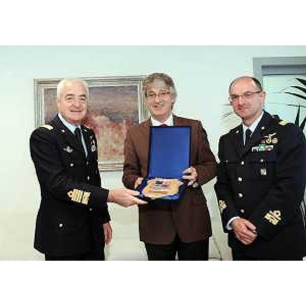 Giuseppe Bernardis (Generale di Squadra Capo di Stato Maggiore Aeronautica Militare), Renzo Tondo (Presidente Friuli Venezia Giulia) e Roberto Comelli (Generale di Brigata Ufficio Generale Capo di Stato Maggiore) nella sede regionale udinese. (Udine 05/11/10)