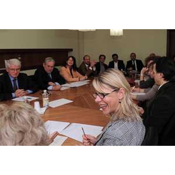 Federica Seganti (assessore Attività produttive) all’incontro con i rappresentanti dei Consorzi industriali della Regione e dell’Ezit. (Trieste, 9/11/2010)