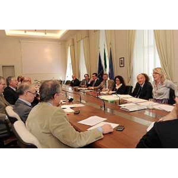 Un momento dell'incontro tra Federica Seganti (assessore alle attività produttive) ed i vertici delle Associazioni degli Artigiani. (Trieste, 11/11/2010)
