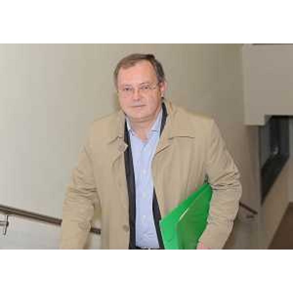 Andrea Garlatti (Assessore regionale Funzione pubblica, Autonomie locali e Coordinamento Riforme) si reca alla riunione della Giunta regionale. (Udine 12/11/10)
