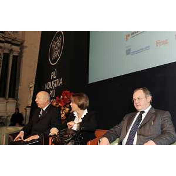 Alessandro Calligaris (Presidente Confindustria FVG), Cristiana Compagno (Rettore Università Udine) e Andrea Garlatti (Assessore regionale Funzione pubblica, Autonomie locali e Coordinamento Riforme) al convegno "Più industria, più lavoro", organizzato da Confindustria Udine. (Cividale 15/11/10)