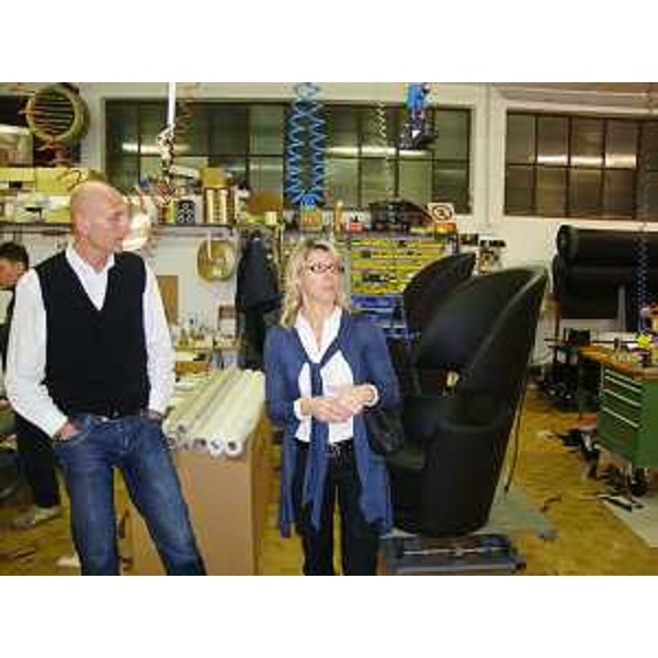 Fulvio Bulfoni (Titolare La Cividina) accompagna Federica Seganti (Assessore regionale Attività produttive) nella visita del laboratorio artigiano "La Cividina". (Martignacco 15/11/10) 