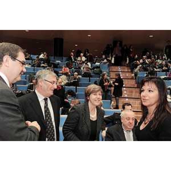 Antonio Tozzi (Questore Udine), Ivo Salemme (Prefetto Udine), Maria Augusta Marrosu (Prefetto Gorizia) e Angela Brandi (Assessore regionale Lavoro) nel corso della presentazione de "Il mercato del lavoro in FVG - Rapporto 2010". (Udine 16/11/10)