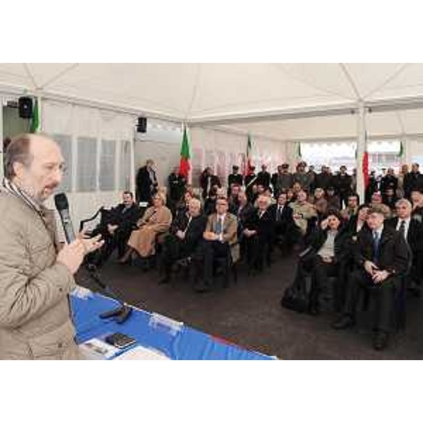 Riccardo Riccardi (Assessore regionale Viabilità e Trasporti) interviene nel corso dell'inaugurazione del raccordo ferroviario che collega il Molo VII del Porto di Trieste all'Autoporto di Fernetti. (Trieste/Fernetti 17/11/10)