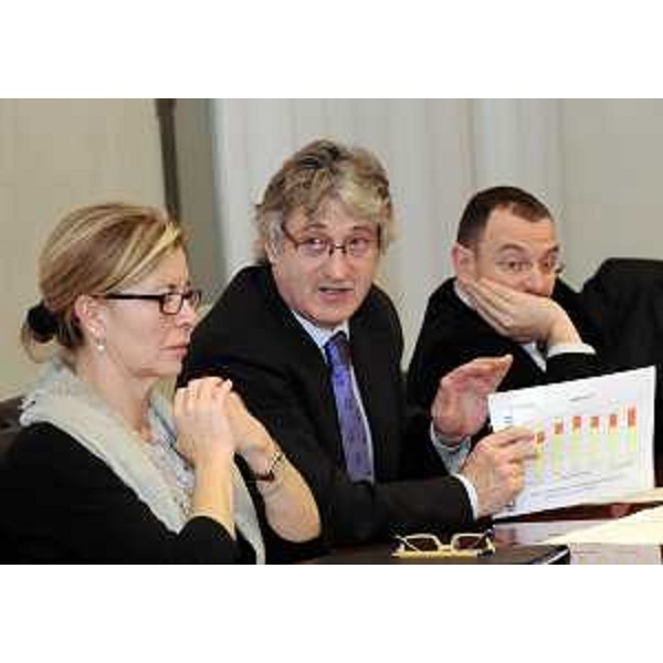 Sandra Savino (Assessore regionale Finanze), Renzo Tondo (Presidente Friuli Venezia Giulia) e Giorgio Carbonara (Portavoce presidente Tondo) in conferenza stampa sull'attribuzione del rating A+ di Standard & Poor's alla Regione FVG. (Trieste 17/11/10)