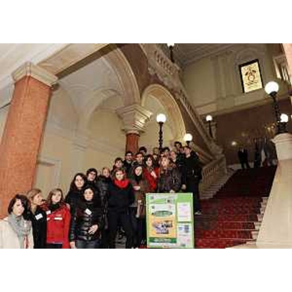 Studenti visitano il Palazzo di Piazza Unità d'Italia sede della Regione (Palazzo dell'ex Lloyd Triestino) per l'iniziativa "Diamo un futuro al nostro passato - Mattinata FAI - Fondo per l'Ambiente Italiano per le scuole superiori". (Trieste 18/11/10)