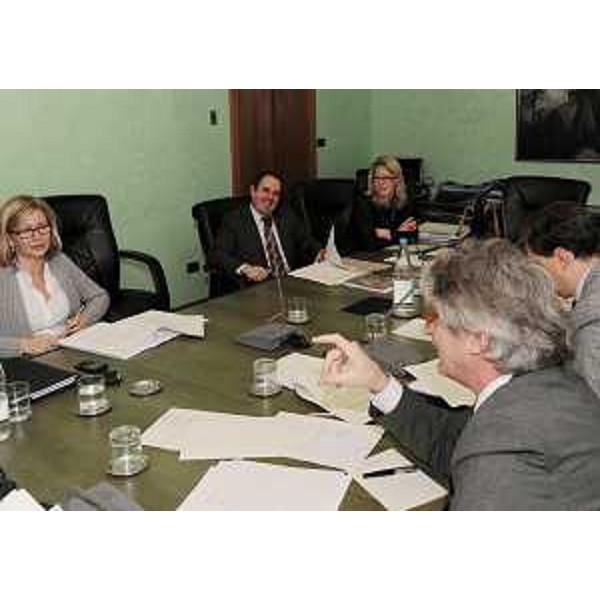 Renzo Tondo (Presidente Friuli Venezia Giulia) con gli assessori regionali Sandra Savino (Finanze), Claudio Violino (Risorse rurali), Federica Seganti (Attività produttive) e Luca Ciriani (Ambiente e Protezione civile) riuniti in Giunta regionale. (Trieste 18/11/10)