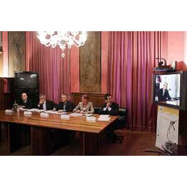 Riccardo Illy (Presidente Regione Friuli Venezia Giulia) con Luigi Nicolais (Ministro per le Riforme e l’Innovazione nella Pubblica Amministrazione), Cristiana Compagno (Direttore Scientifico di PNI e Presidente della Giuria), Vincenzo Pozzolo (Presidente dell' Associazione degli Incubatori d'Impresa Universitari) e Matteo Colaninno (Presidente Giovani Imprenditori) alla quarta edizione del Premio Nazionale Innovazione/PNI. (Roma 29/11/06)