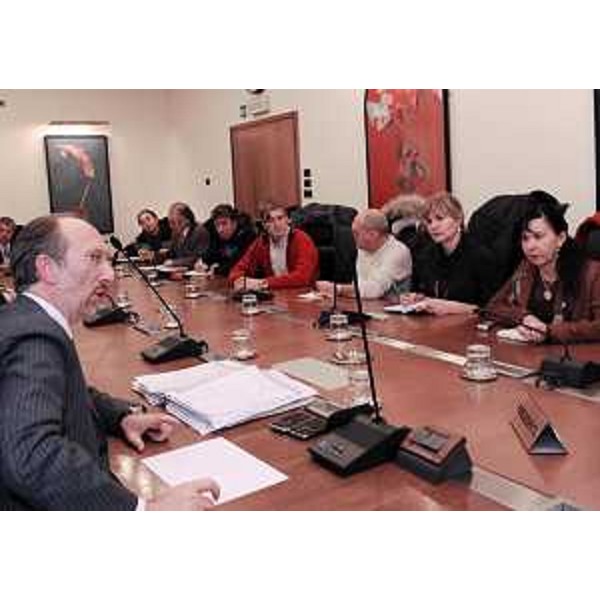 Riccardo Riccardi (Assessore regionale Viabilità e Trasporti, Lavori pubblici e Pianificazione territoriale) nel corso dell'incontro con le organizzazioni sindacali del Trasporto del FVG, in Consiglio regionale. (Trieste 23/11/10)