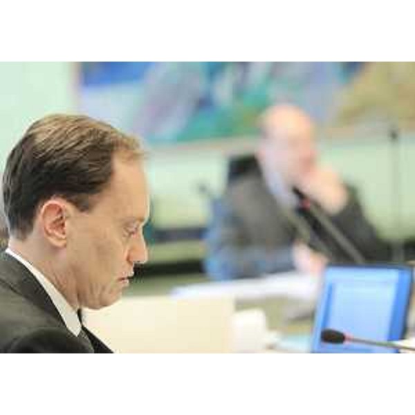 Luca Ciriani (Vicepresidente FVG e assessore regionale Ambiente, Energia e Politiche Montagna, delegato Protezione civile) presiede la riunione della Giunta regionale, in Consiglio regionale. (Trieste 25/11/10)