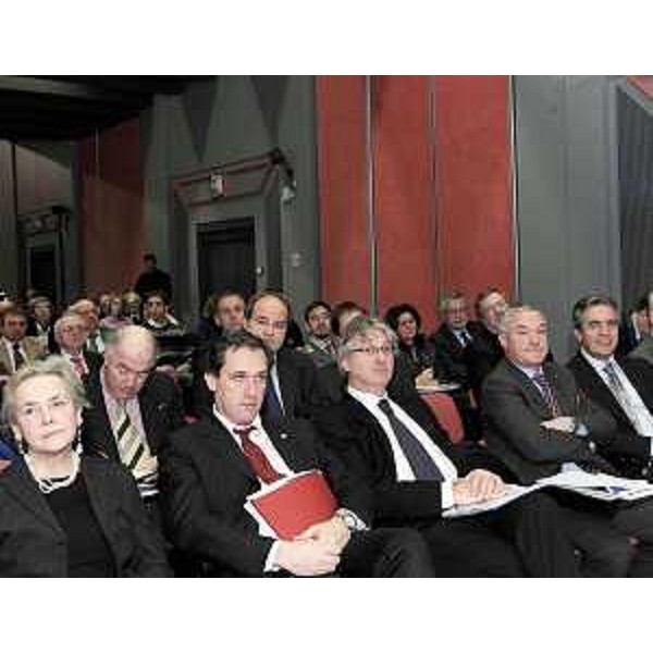 Maria Teresa Bassa Poropat (Presidente Provincia Trieste), Roberto Menia (Deputato), Renzo Tondo (Presidente Friuli Venezia Giulia), Nerio Nesladek (Sindaco Muggia) e Giorgio Ret (Sindaco Duino Aurisina) alla tavola rotonda "Quali risposte dalle istituzioni?", nell'ambito della Conferenza economica promossa dalla Provincia, alla Stazione Marittima. (Trieste 26/11/10)