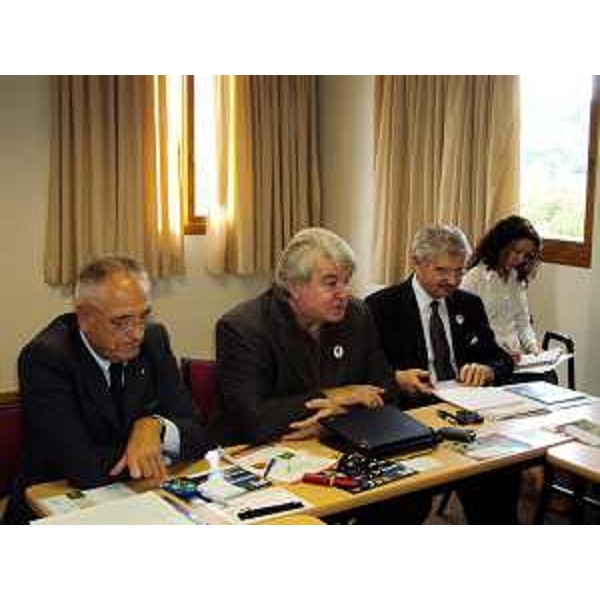 Eligio Grizzo (Vicepresidente Provincia PN), Elio De Anna (Assessore Cultura FVG) e Giovanni Pavan (Presidente CCIAA PN e Consorzio universitario PN) riuniti per l'accordo di collaborazione tra l'Università di Caxias do Sul e il Consorzio universitario di Pordenone nella ricerca scientifica in materia di legno e arredo. (Caxias do Sul, Brasile, 23/11/10) 