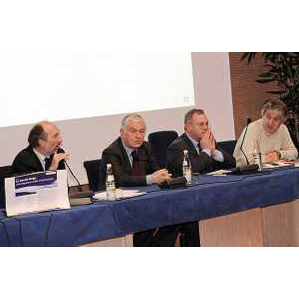 Riccardo Riccardi (Assessore regionale Infrastrutture), Dino Cozzi (Amministratore delegato Insiel S.p.A.), Andrea Garlatti (Assessore regionale Autonomie locali) e Renzo Tondo (Presidente Friuli Venezia Giulia) durante l'incontro "La banda larga nella legislatura delle infrastrutture". (Udine 29/11/10)
