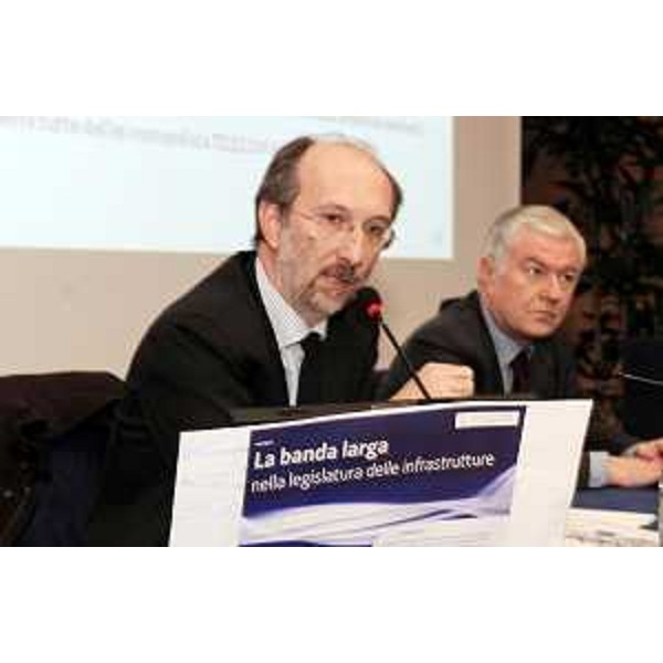 Riccardo Riccardi (Assessore regionale Infrastrutture) e Dino Cozzi (Amministratore delegato Insiel S.p.A.) durante l'incontro "La banda larga nella legislatura delle infrastrutture". (Udine 29/11/10)