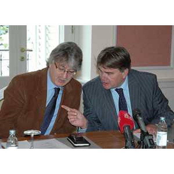 Renzo Tondo (Presidente Friuli Venezia Giulia) e Ivan Jakovcic (Presidente Regione Istriana) nel corso del vertice a Villa Polesini. (Parenzo 30/11/10)