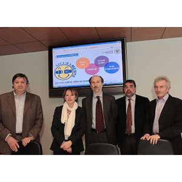Giorgio Santuz (Presidente FVG Strade), Cristiana Compagno (Rettore Università Udine), Riccardo Riccardi (Assessore regionale Viabilità e Trasporti), Mauro Pascolini (Direttore Economia, Società e Territorio - Università Udine) e Bruno Tellia (Università Udine) all'incontro per lo sviluppo del progetto "Sicuramente". (Udine 30/11/10)