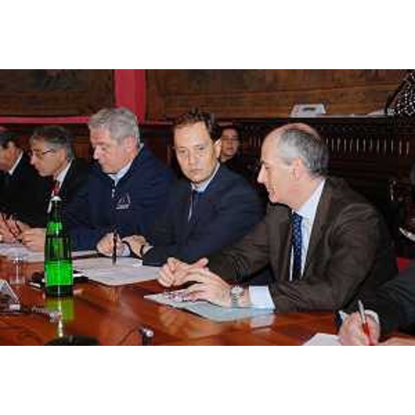 Guglielmo Berlasso (Direttore Protezione civile FVG), Luca Ciriani (Assessore regionale Protezione civile) e Franco Gabrielli (Capo Dipartimento Protezione civile) nel corso dell'incontro tra i nuovi vertici della Protezione civile nazionale e le Regioni. (Roma 30/11/10)