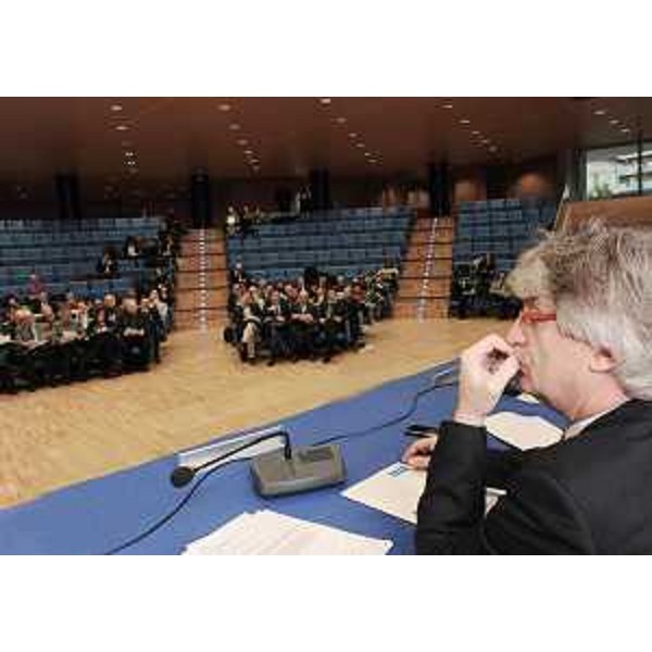 Renzo Tondo (Presidente Friuli Venezia Giulia) alla conferenza con i sindaci della montagna per l'approvazione del ddl sull' "Unione di Comuni montani", nell'Auditorium della Regione. (Udine 01/12/10)