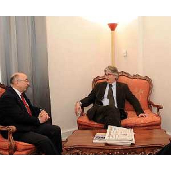 Renzo Tondo (Presidente Friuli Venezia Giulia) riceve il nuovo Soprintendente per i Beni culturali del Friuli Venezia Giulia Giangiacomo Martines, nella sede della Regione. (Trieste 02/12/10)