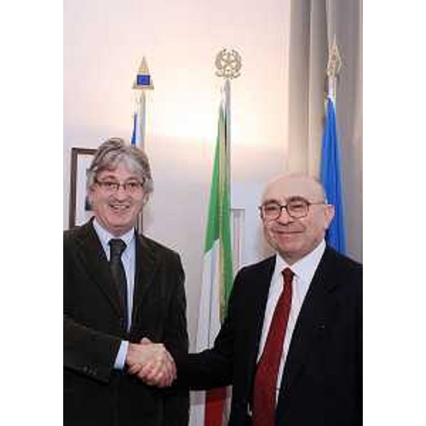 Renzo Tondo (Presidente Friuli Venezia Giulia) e Giangiacomo Martines (Soprintendente per i Beni culturali del Friuli Venezia Giulia) nella sede della Regione. (Trieste 02/12/10)