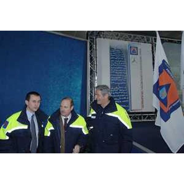 Gianfranco Moretton (Vicepresidente e Assessore regionale all'ambiente, lavori pubblici e protezione civile) con Ettore Rosato (Sottosegretario agli Interni) e Guglielmo Berlasso (Direttore Centrale della Protezione Civile della Regione Friuli Venezia Giulia) alla "Giornata del Volontariato di Protezione Civile" a Pordenone. (Pordenone 02/12/06)