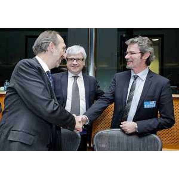 Riccardo Riccardi (Assessore regionale Infrastrutture e Mobilità) Antonio Cancian (Europarlamentare Veneto) e Alfredo Peri (Assessore regionale Emilia Romagna) nella sede del Parlamento europeo per la richiesta di estensione verso l'Adriatico del "Progetto prioritario ferroviario 23". (Bruxelles 02/12/10)