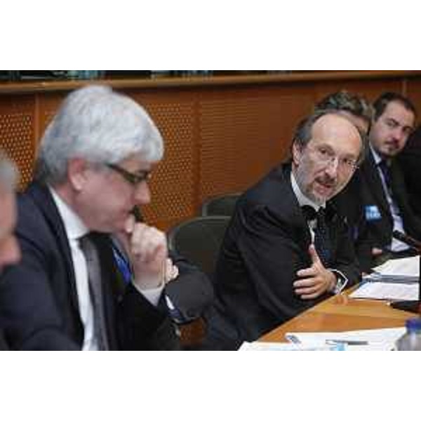 Riccardo Riccardi (Assessore regionale Infrastrutture e Mobilità) nella sede del Parlamento europeo per la richiesta di estensione verso l'Adriatico del "Progetto prioritario ferroviario 23". (Bruxelles 02/12/10)