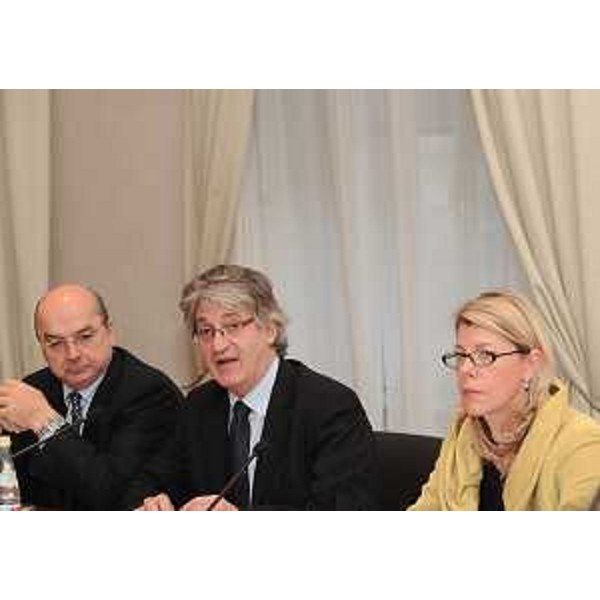 Roberto Dipiazza (Sindaco Trieste), Renzo Tondo (Presidente Friuli Venezia Giulia) e Federica Seganti (Assessore regionale Attività produttive) al Tavolo convocato dalla Regione sul futuro della Ferriera di Servola. (Trieste 06/12/10)