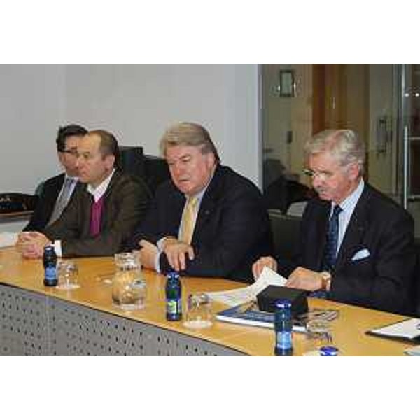 Gianmario Villalta (Direttore "pordenonelegge.it"), Elio De Anna (Assessore regionale Cultura) e Giovanni Pavan (Presidente CCIAA Pordenone) nel corso dell'incontro con Majda Sirca (Ministro Cultura Slovenia). (Lubiana 04/12/10)