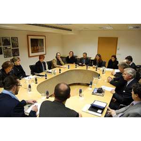 Il tavolo di collaborazione culturale tra Regione FVG, Ministero sloveno e "pordenonelegge.it", con Elio De Anna (Assessore regionale Cultura), Majda Sirca (Ministro Cultura Slovenia) e Gianmario Villalta (Direttore "pordenonelegge.it"). (Lubiana 04/12/10)