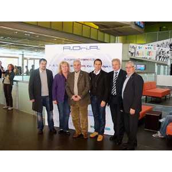 Sergio Buzzi (Assessore Attività produttive Comune Pontebba), Christine Gaschler (Vicedirettrice Dipartimento 13 Land Carinzia), Luigi Clauderotti (Vicesindaco Pontebba), Christian Ragger (Assessore Affari sociali Land Carinzia), Heinz Pansi (Presidente Distretto Hermagor) e Helmut Haas (Vicesindaco Hermagor) all'inaugurazione ufficiale del Meeting Giovani del Progetto Interreg IV ITA/AU "Disagio giovanile e problemi alcolcorrelati" (A.Dri.A), all'Hotel Cube. (Nassfeld/Tröpolach 09/12/10)