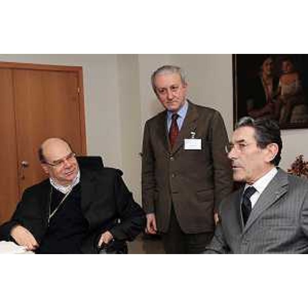 Vladimir Kosic (Assessore Salute FVG), Carlo Favaretti (Direttore generale AOU "Santa Maria della Misericordia" Udine) e Luciano Bresciani (Assessore Salute Lombardia) riuniti per la sottoscrizione del rinnovo del Protocollo per la cooperazione interregionale nel settore sanitario. (Udine 09/12/10)