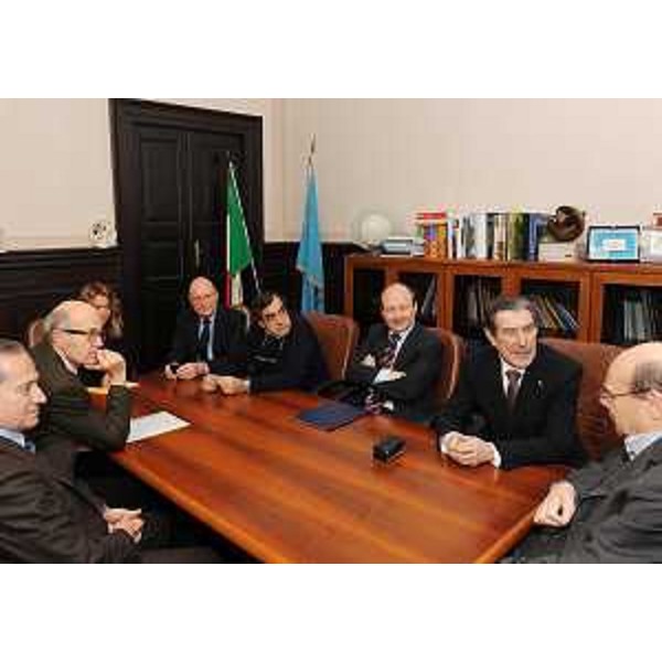Vladimir Kosic (Assessore Salute FVG), Luciano Bresciani (Assessore Salute Lombardia) e delegati tecnici di Sicilia e Veneto riuniti sulla possibilità d'ingresso nella Fondazione Italiana Fegato-FIF di Trieste. (Trieste 10/12/10)