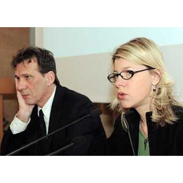 Andrea Di Giovanni (Direttore Turismo FVG) e Federica Seganti (Assessore regionale Attività produttive) alla presentazione del Piano marketing per lo sviluppo del turismo in FVG. (Trieste 13/12/10)
