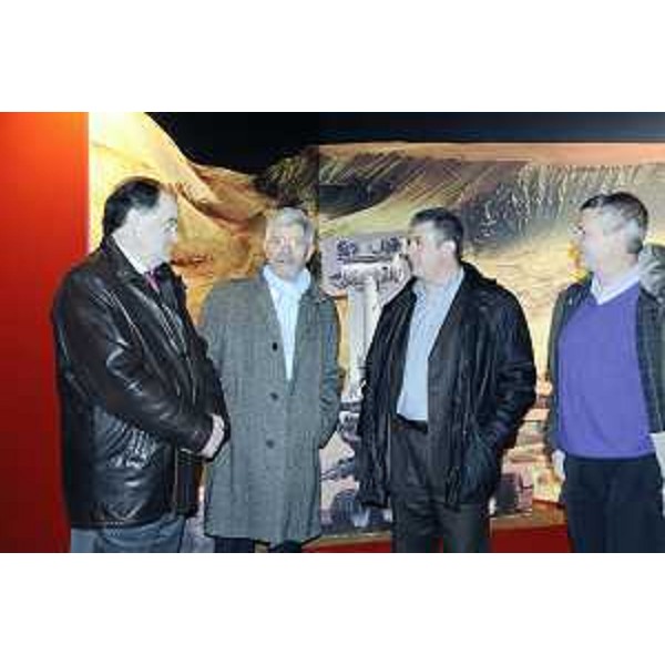 Roberto Molinaro (Assessore regionale Ricerca) all'inaugurazione della mostra "Oltre la luna verso Marte: all'esplorazione del cosmo" al Parco del Volo. (Campoformido 18/12/10)