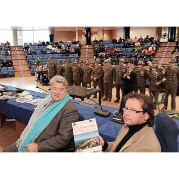 Elio De Anna (Assessore regionale Sport) e Antonio Consorti (Assessore Mobilità e Trasporti Provincia PN) alla presentazione delle tre tappe del 94° Giro d'Italia previste in FVG, 20, 21 e 22 maggio 2011. (Udine 18/12/10)