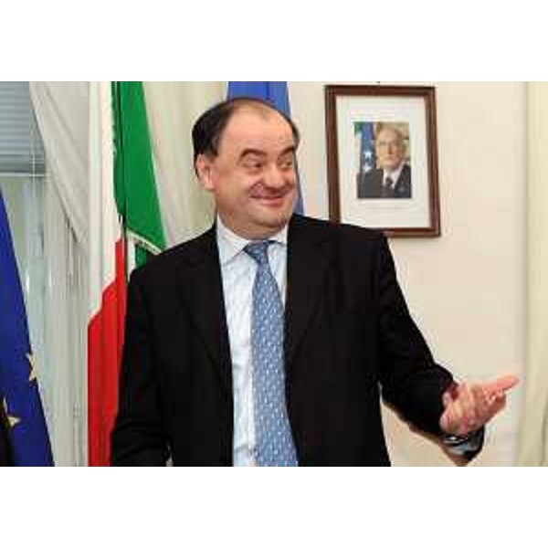 Roberto Molinaro (Assessore regionale Università e Ricerca) in occasione della presentazione del Master in Complex Action-MCA per dottorandi ed del CoReDo (Coordinamento Regionale dei Dottorati), nella sede della Regione. (Trieste 11/01/11)