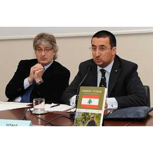 Renzo Tondo (Presidente Friuli Venezia Giulia) durante la presentazione del libro "Lampi di guerra sul Libano" con l'autore Roberto Vitale, nella sede della Regione. (Trieste 13/01/11) 