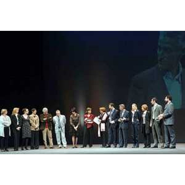 Riccardo Illy (Presidente Regione Friuli Venezia Giulia) e Fabio Fazio con i vincitori della quarta edizione del Premio Nazionale Innovazione/PNI. (Udine 04/12/06)