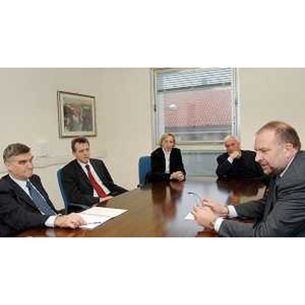 Roberto Cosolini (Assessore regionale al lavoro, formazione, università e ricerca) ritratto in occasione della firma della convenzione tra Regione FVG e Italia Lavoro SpA. (Trieste 05/12/06)