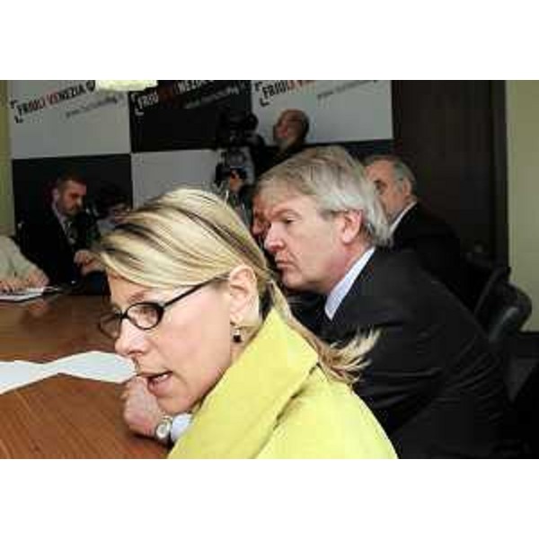 Federica Seganti (Assessore regionale Attività produttive) e Giovanni Blarasin (Commissario Comune Grado) alla presentazione del progetto per il nuovo Polo termale di Grado. (Trieste 17/01/11)