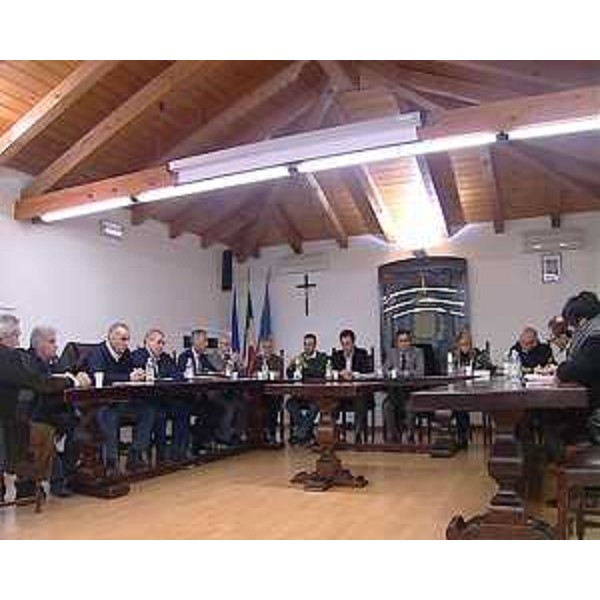 L'incontro sulle prospettive della MaranCoop, Cooperativa avviata da lavoratori della ex Maruzzella, Comune di Marano e CISL Udine, in Municipio. (Marano Lagunare 21/01/11)