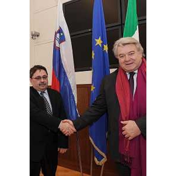 Boris Jesih (Sottosegretario sloveno per gli Sloveni all'Estero) ed Elio De Anna (Assessore regionale Cultura e Relazioni internazionali e comunitarie) in occasione della Commissione bilaterale Friuli Venezia Giulia/Slovenia su "Sviluppo della Cooperazione tranfrontaliera e ruolo delle Minoranze", nella sede della Regione. (Trieste 21/01/11)