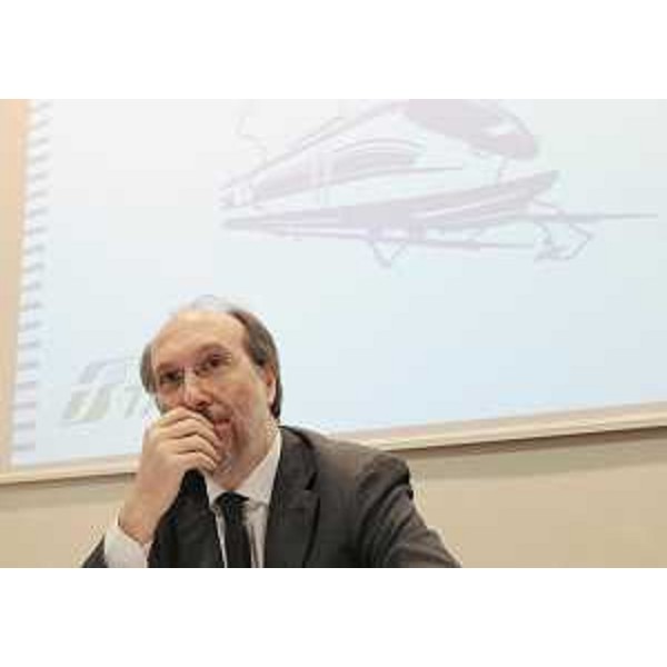 Riccardo Riccardi (Assessore regionale Viabilità e Trasporti) nel corso dell'illustrazione dei tecnici di Rete Ferroviaria Italiana/RFI ed Italferr delle tratte Portogruaro-Ronchi dei Legionari e Ronchi-Trieste della linea ad alta capacità/alta velocità direzione Ovest-Est. (Trieste 22/01/11)