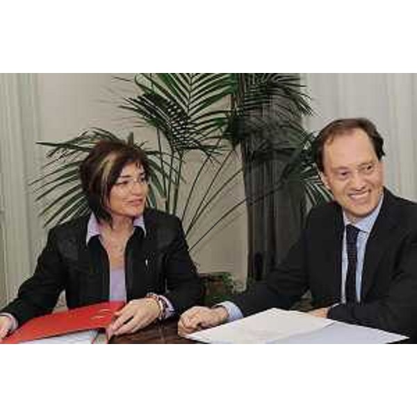 Beate Prettner (Assessore Ambiente, Energia e Pari Opportunità Carinzia) e Luca Ciriani (Vicepresidente e Assessore Ambiente ed Energia FVG) nella sede della Regione. (Trieste 25/01/11)