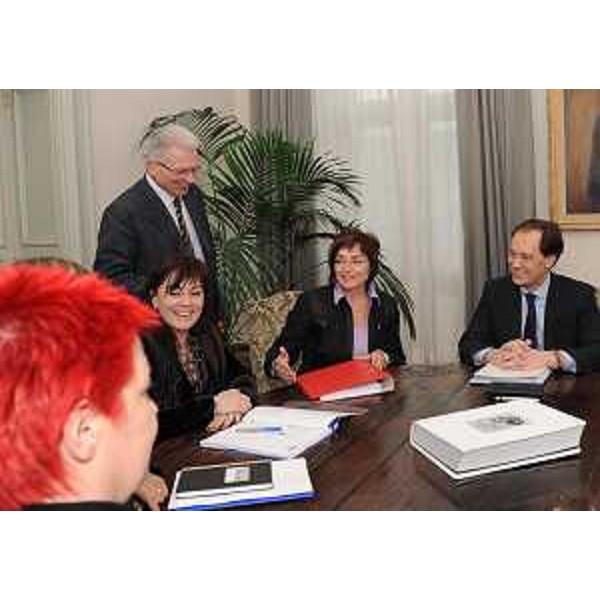 L'incontro tra Beate Prettner (Assessore Ambiente, Energia e Pari Opportunità Carinzia) e Luca Ciriani (Vicepresidente e Assessore Ambiente ed Energia FVG) nella sede della Regione. (Trieste 25/01/11)