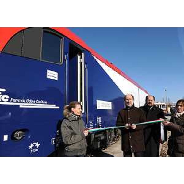 Inaugurazione della locomotiva Siemens, per il trasporto merci ferroviario, della FUC-Ferrovia Udine Cividale con Riccardo Riccardi (Assessore regionale Viabilità e Trasporti) e Corrado Leonarduzzi (Direttore FUC). (Udine 28/01/11)