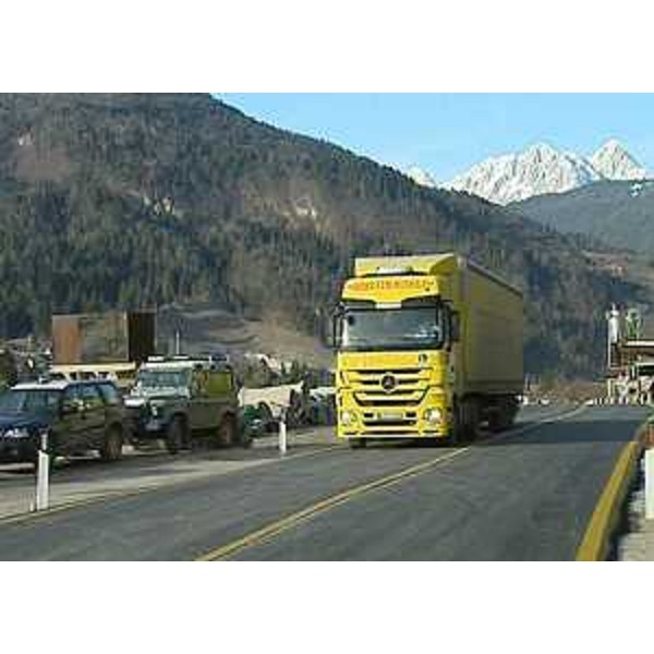 Riaperta al traffico la strada regionale 355 a 24 giorni dalla grande frana in località Baus. (Ovaro 04/02/11)